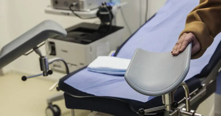 Governo avisa que hospitais têm de garantir IVG a tempo