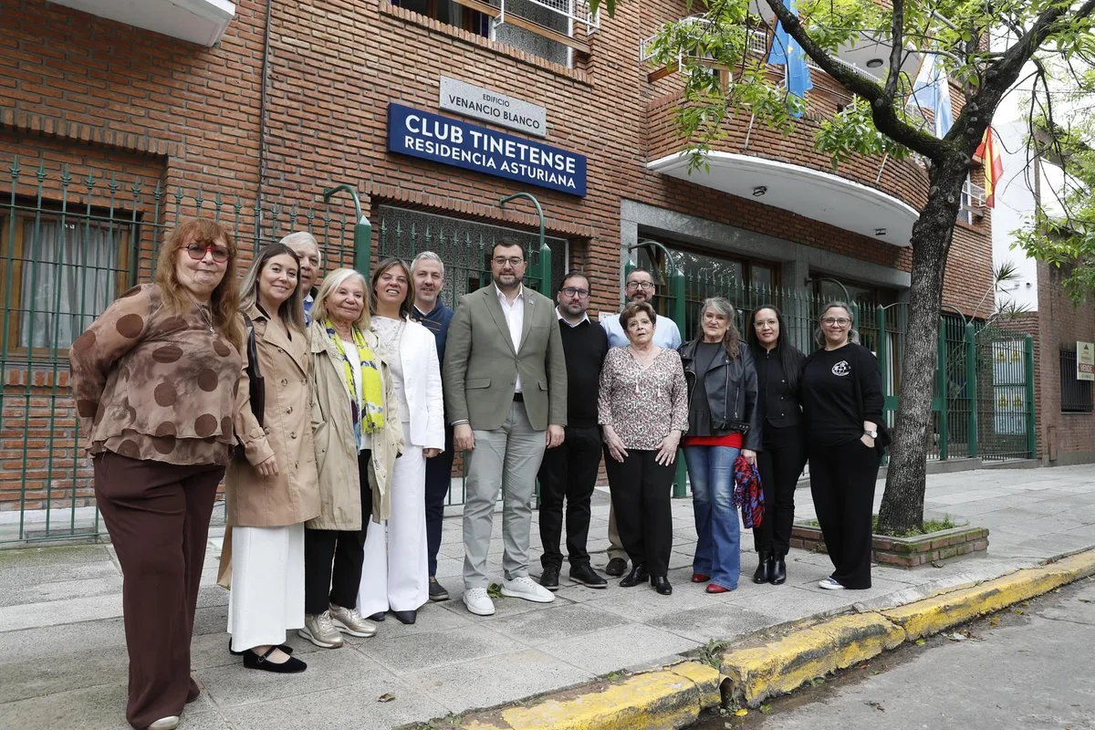 Barbón cierra su viaje a Argentina visitando la Residencia Tinetense de Buenos Aires