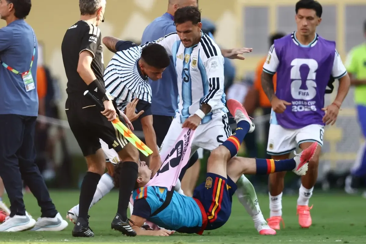 Leandro Paredes pega dez jogos de suspensão por incidentes na final da Copa do Mundo