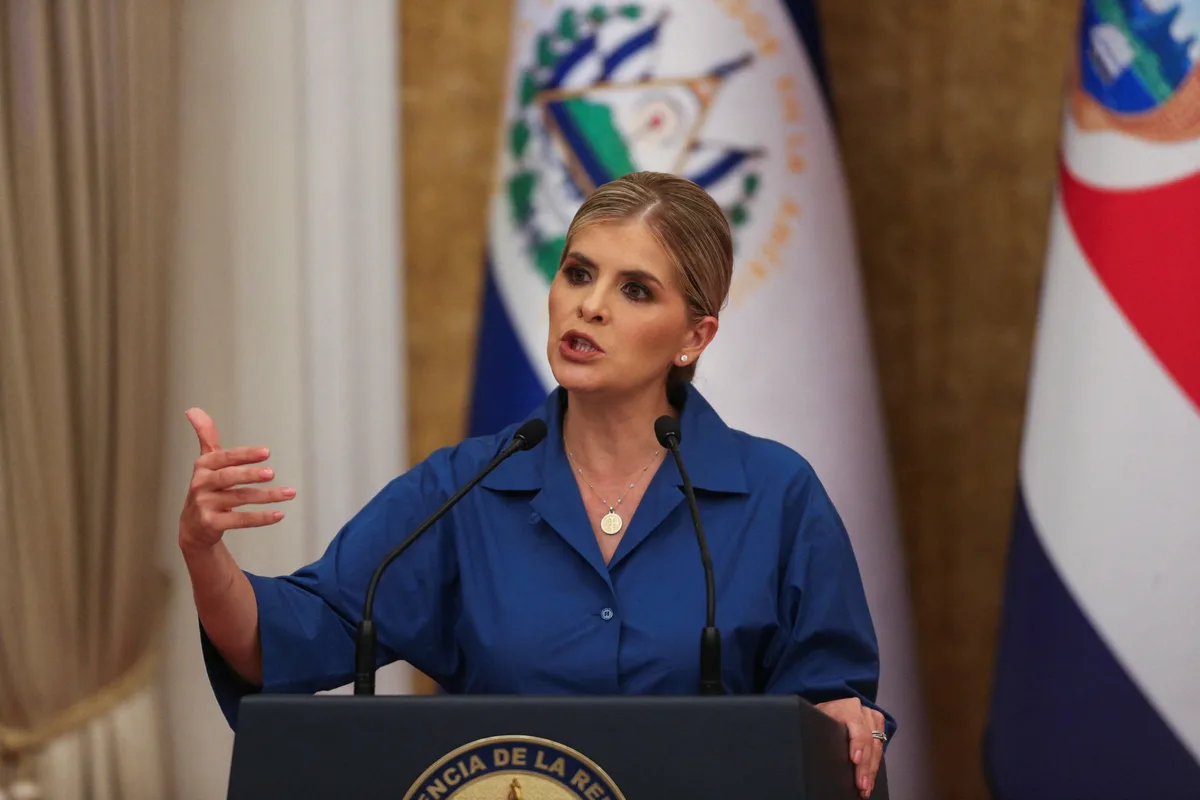 Laura Fernández anuncia en El Salvador una estrategia de “mano dura” inspirada en el modelo de Bukele