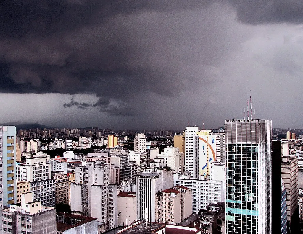 Tempo muda em São Paulo neste domingo, 30, frente fria avança no Sul e há risco de temporais no Nordeste