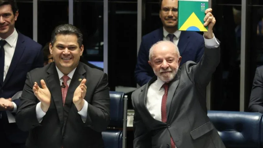Lula rebate empresários ao promulgar fim da jornada 6×1 no Congresso