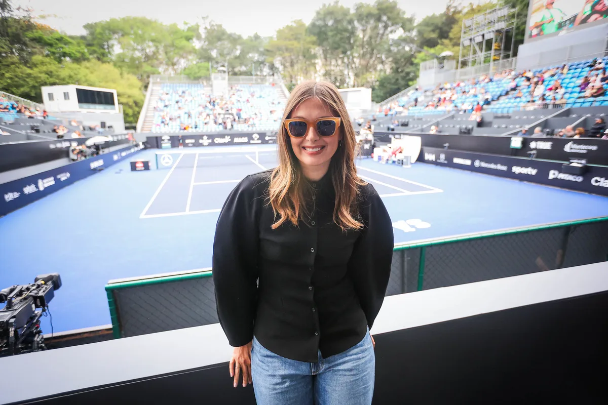Sharapova visita o SP Open e é saudada pelo público no Villa Lobos