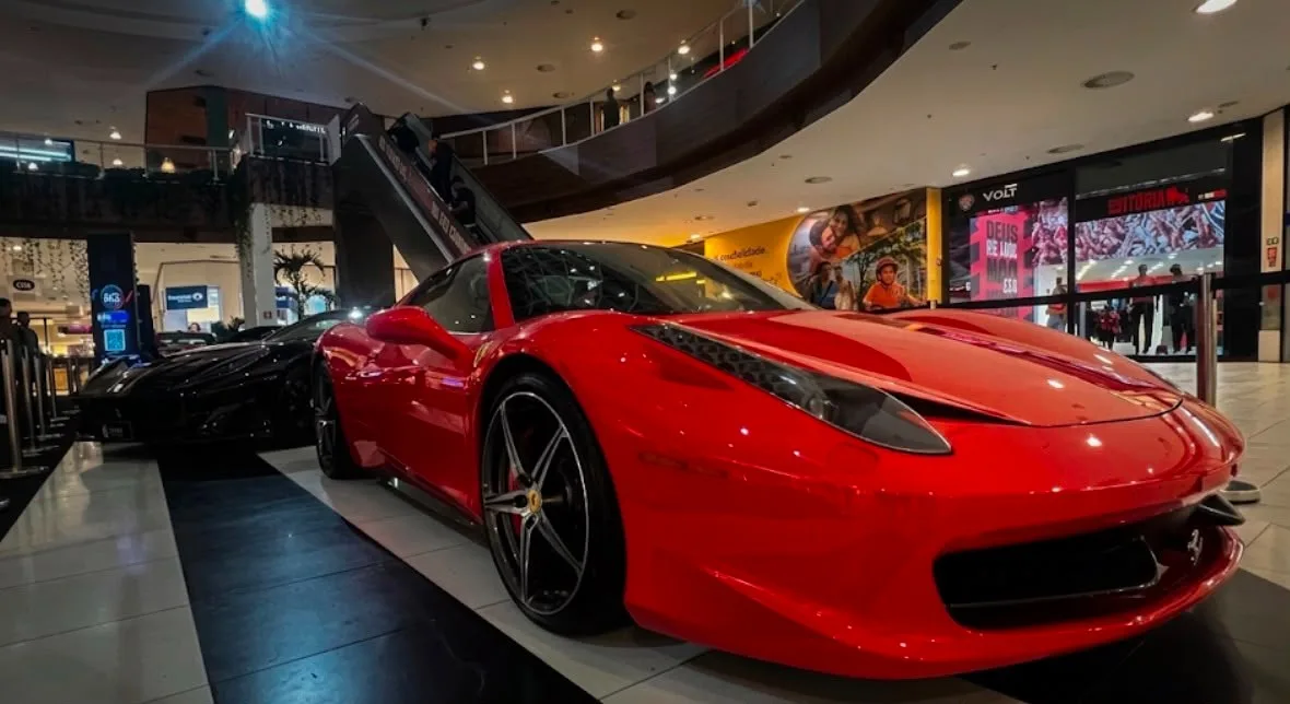Exposição gratuita de carros reúne modelos clássicos e de luxo em Salvador