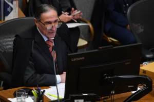 STJ discute se falta de assembleia geral impede empresa de processar diretor