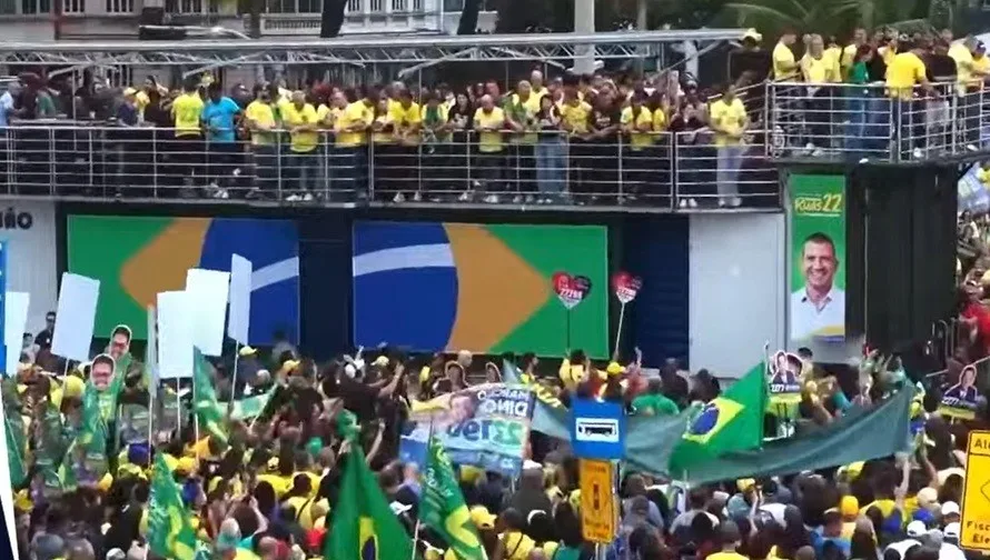 Michelle e Malafaia não comparecem a ato de Flávio, em Copacabana