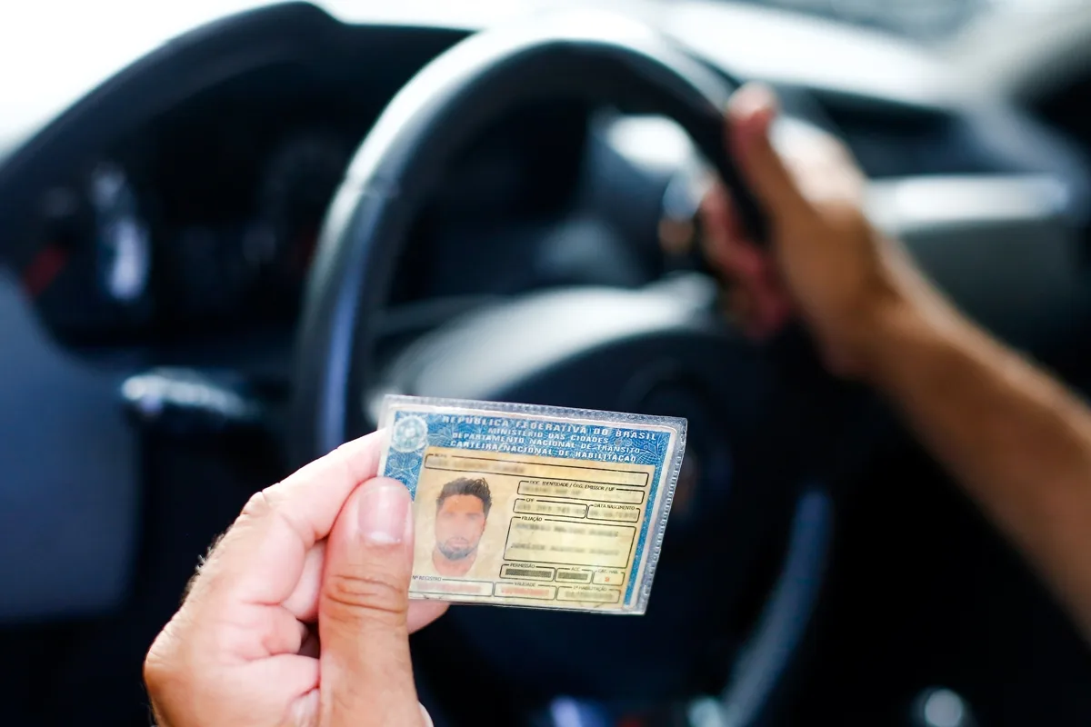 Detran-DF publica lista de motoristas que poderão perder CNH; veja nomes