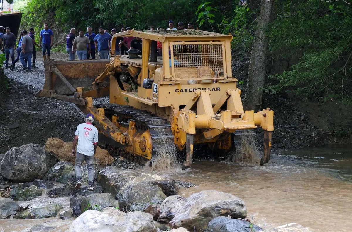 Construirán paso alterno tras caída del puente El Pao