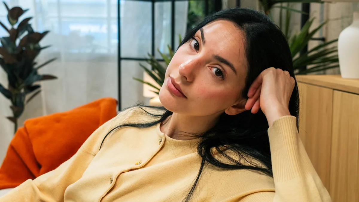Esther Boada, psicóloga: "Creemos que cuando consigamos eso que deseamos, nos sentiremos felices, pero nuestra mente se acostumbra muy rápido y enseguida mira al siguiente objetivo"