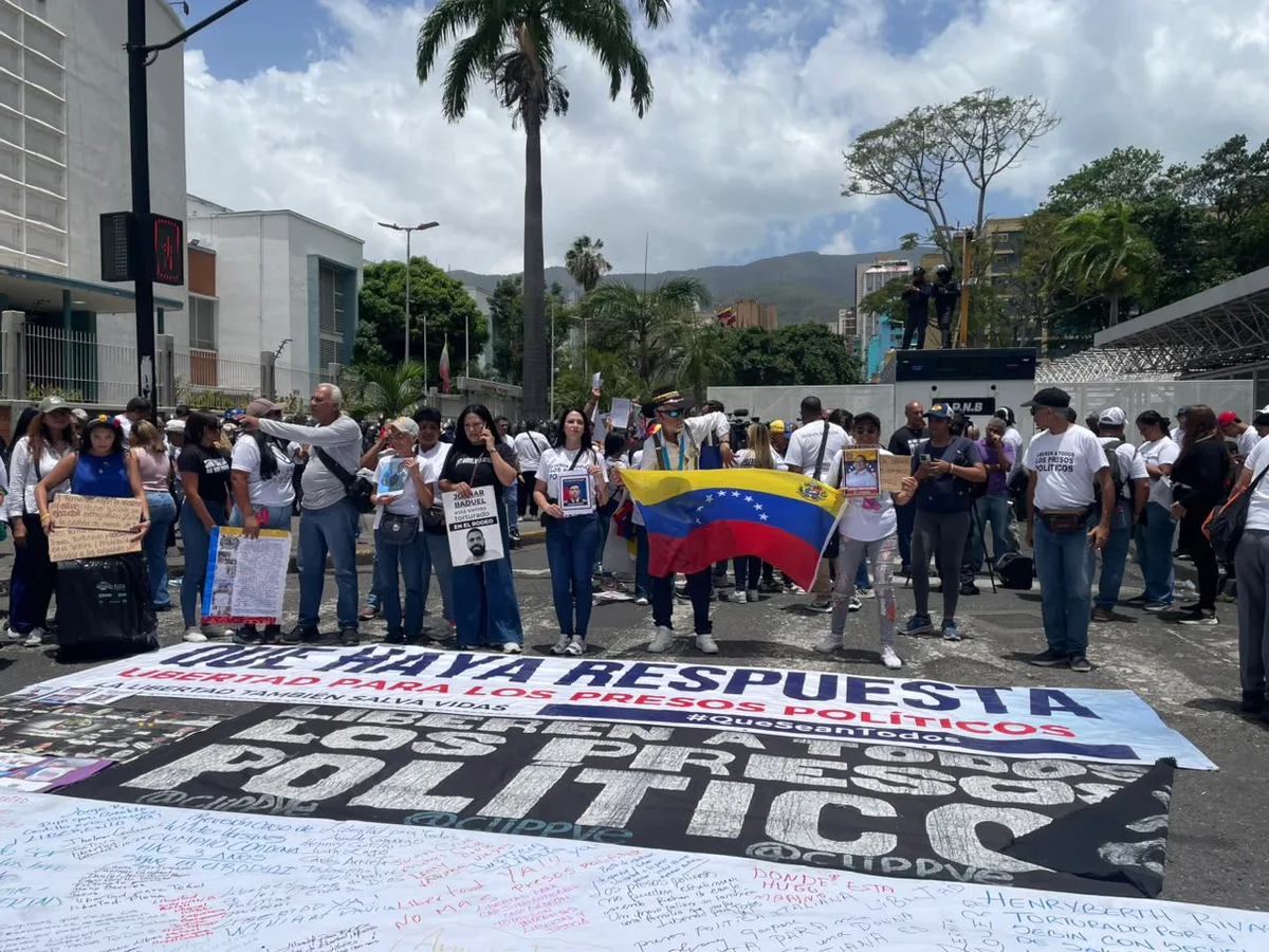 Familias de presos políticos piden a Delcy Rodríguez más liberaciones y responder por DD.HH