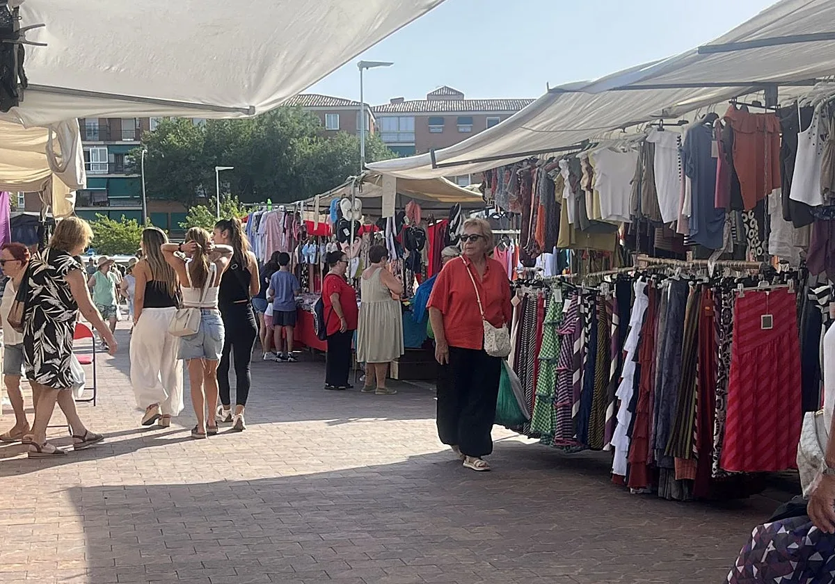 Vecinos y comerciantes de 'El Martes' echan de menos la Vega
