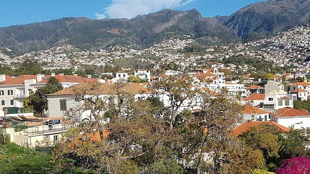 Turista ferida em queda na serra de São Roque