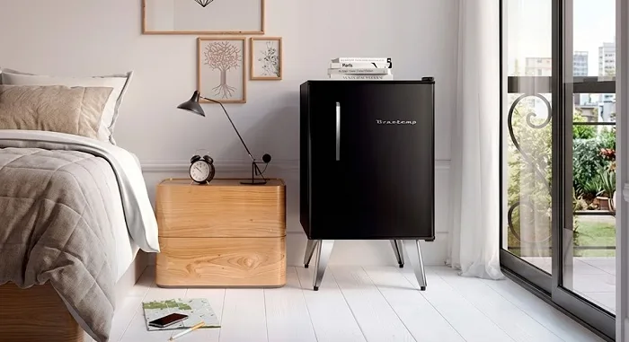 Bebida gelada no quarto, na varanda e no escritório: Frigobar Brastemp Retrô no precinho!