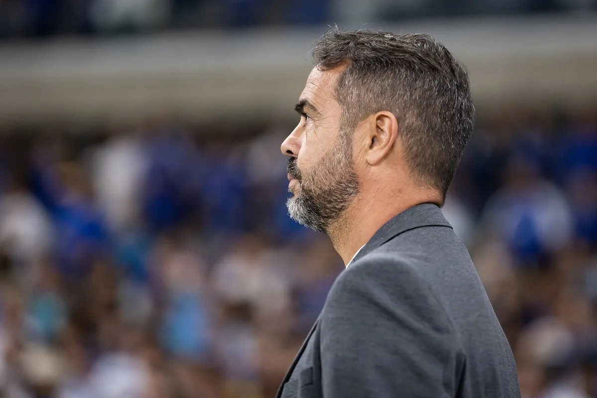 Artur Jorge avalia que o Cruzeiro teve as melhores chances do jogo