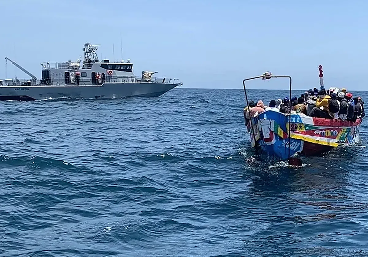 Al menos 12 migrantes han muerto en el hundimiento de una embarcación frente a las costas de Gambia