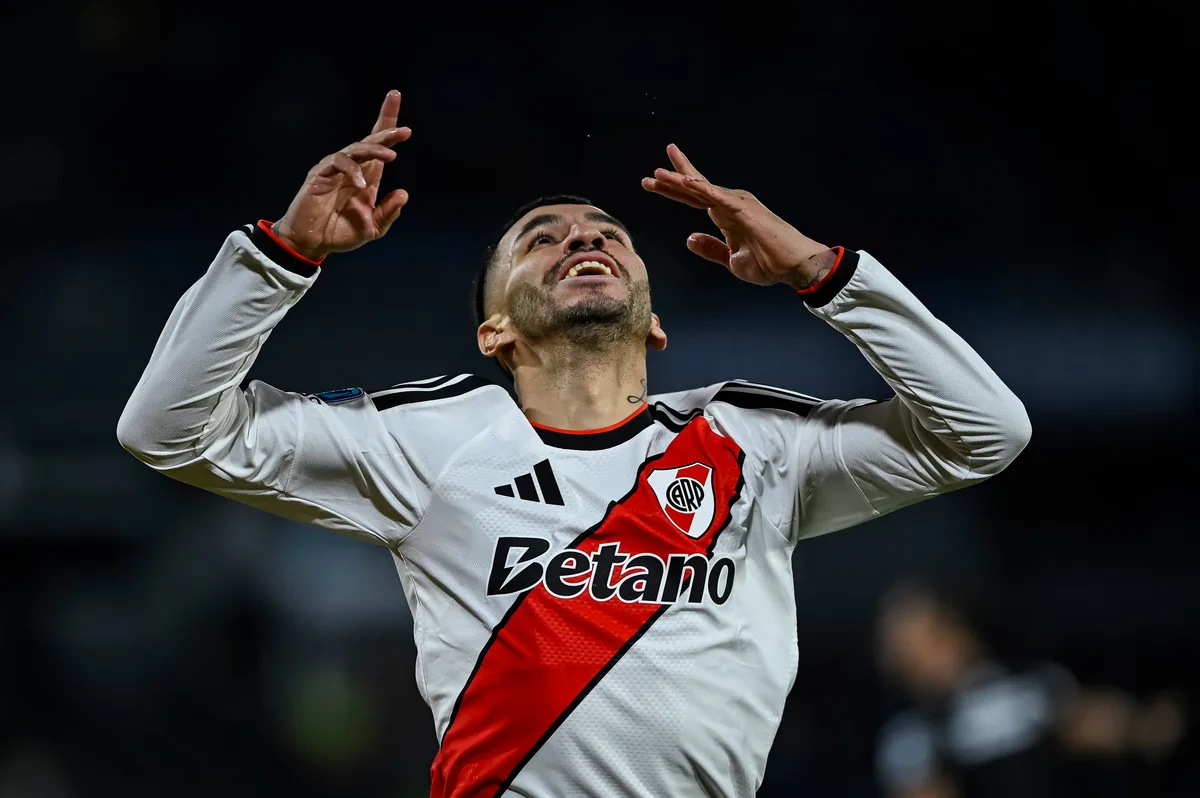 River y una gran goleada para postergar filtraciones y operaciones por el futuro de Ponzio