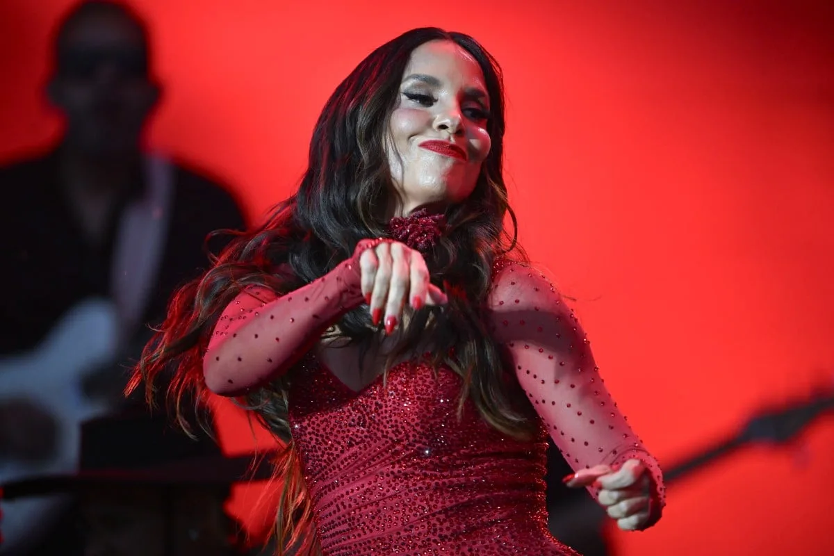 Ivete Sangalo faz ‘L’ de Lula em show após gritos da plateia em BH