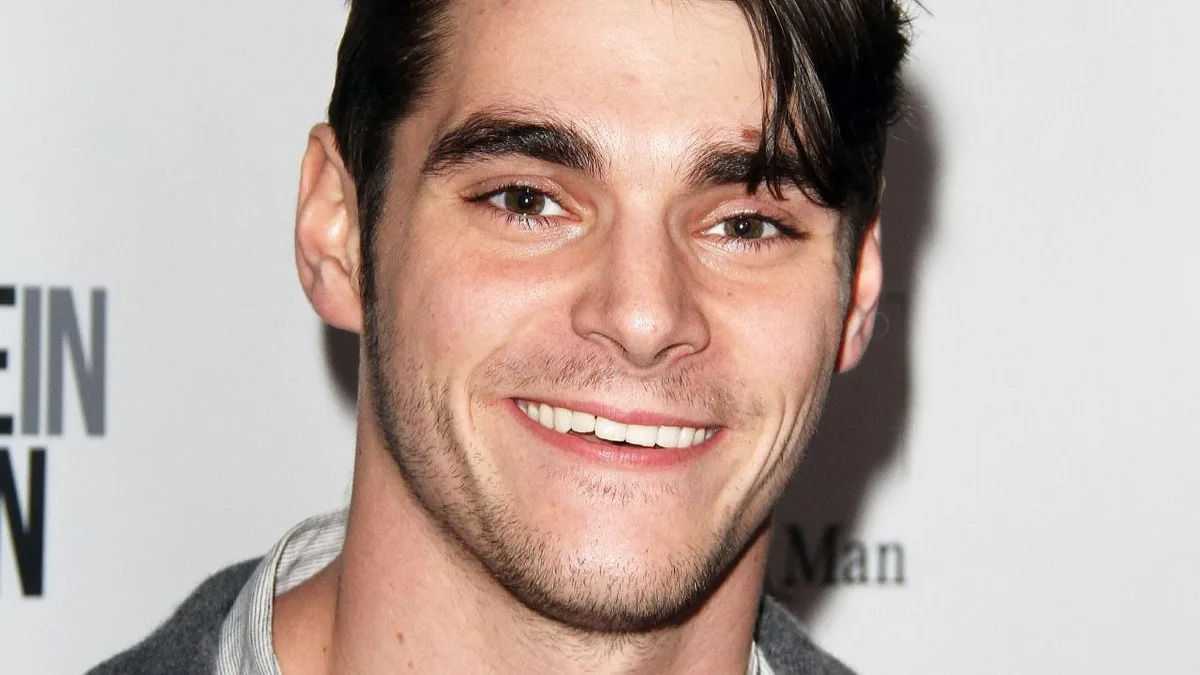 Il incarnait Walter White Jr dans Breaking Bad : RJ Mitte est mort à l'âge de 34 ans