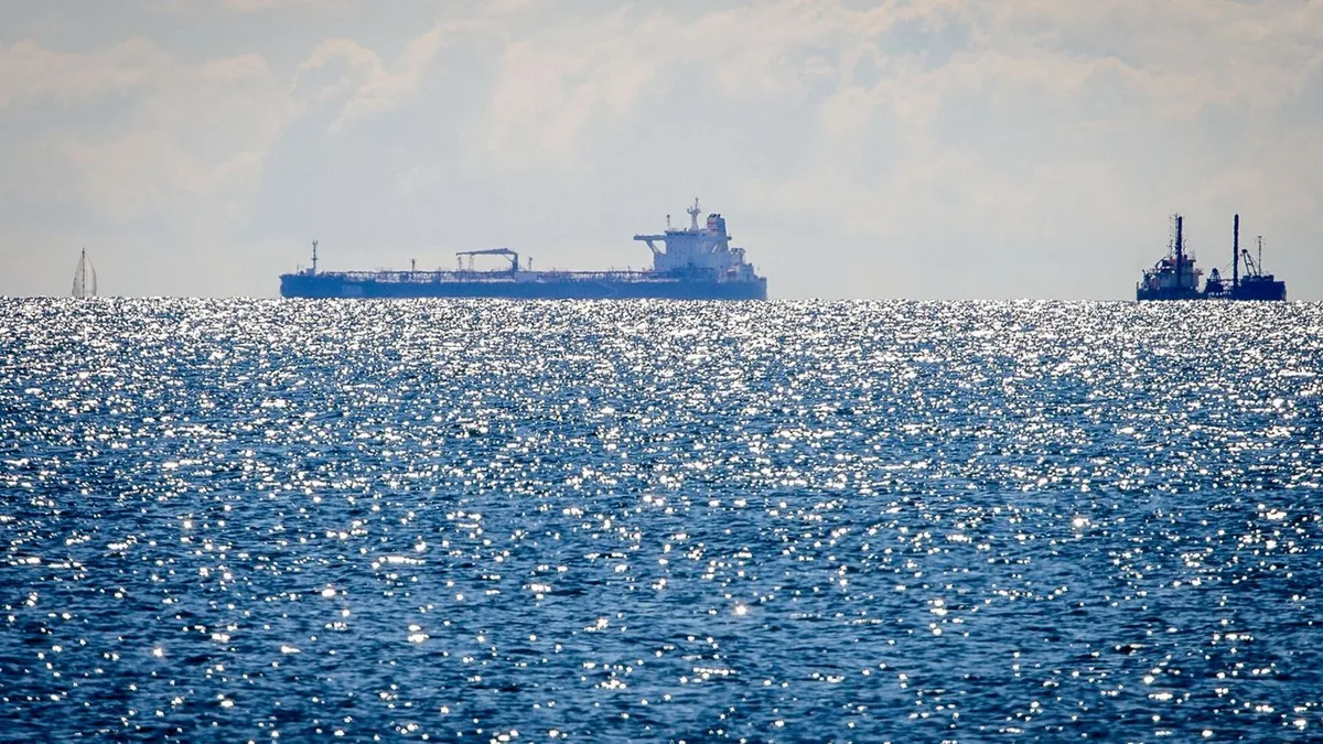 Russische Schattenflotte: Eilverfahren eingestellt: Russischer Tanker weiter vor Rügen