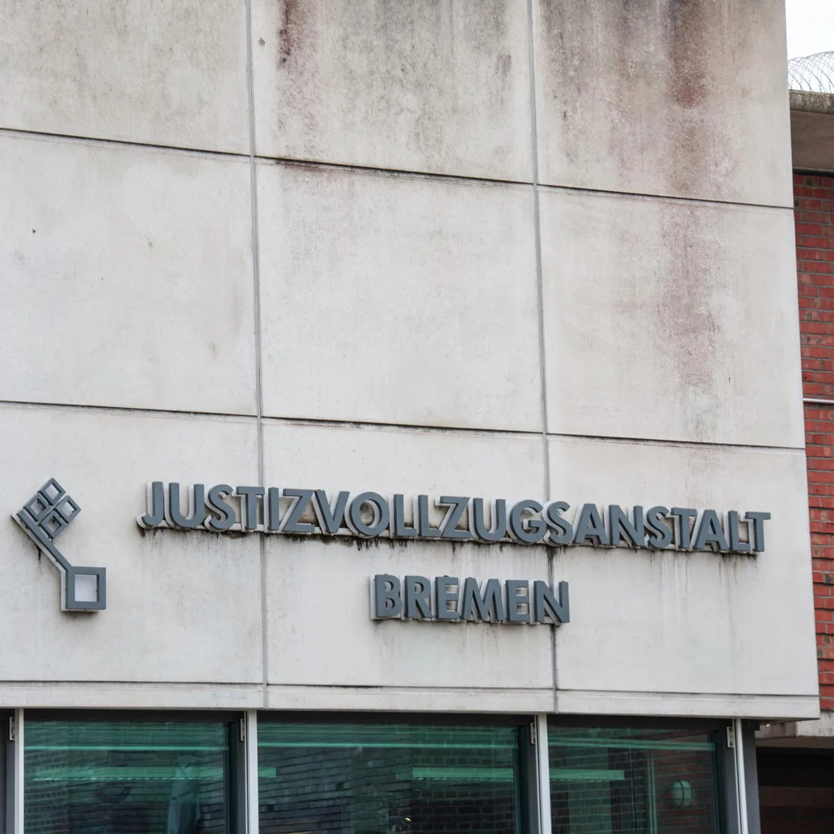 Schmuggel von Handys und Drogen - Staatsanwaltschaft ermittelt gegen Mitarbeiter und Insassen der JVA Bremen