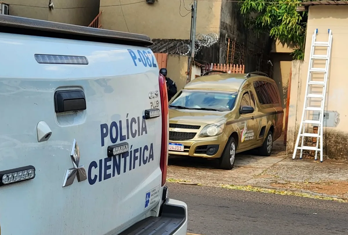 Marido é preso por feminicídio após mãe encontrar filha morta no sofá de casa em Campo Grande