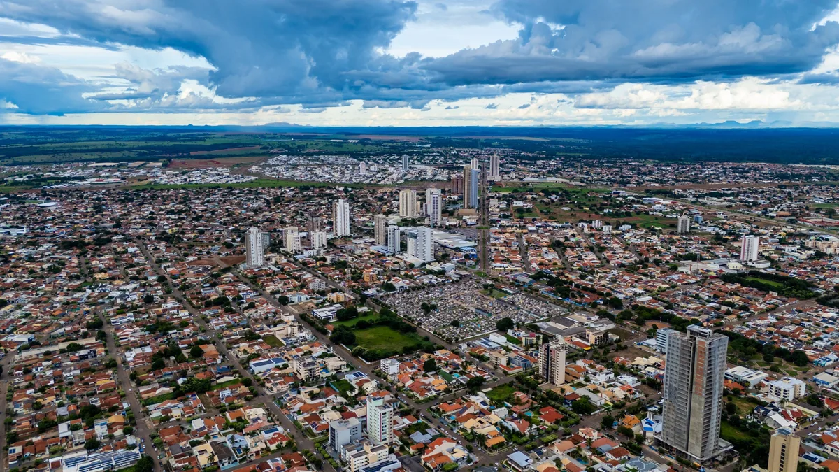 Professora é demitida após não ir ao trabalho por 6 anos e terá que devolver R$ 12 mil em Rondonópolis (MT)