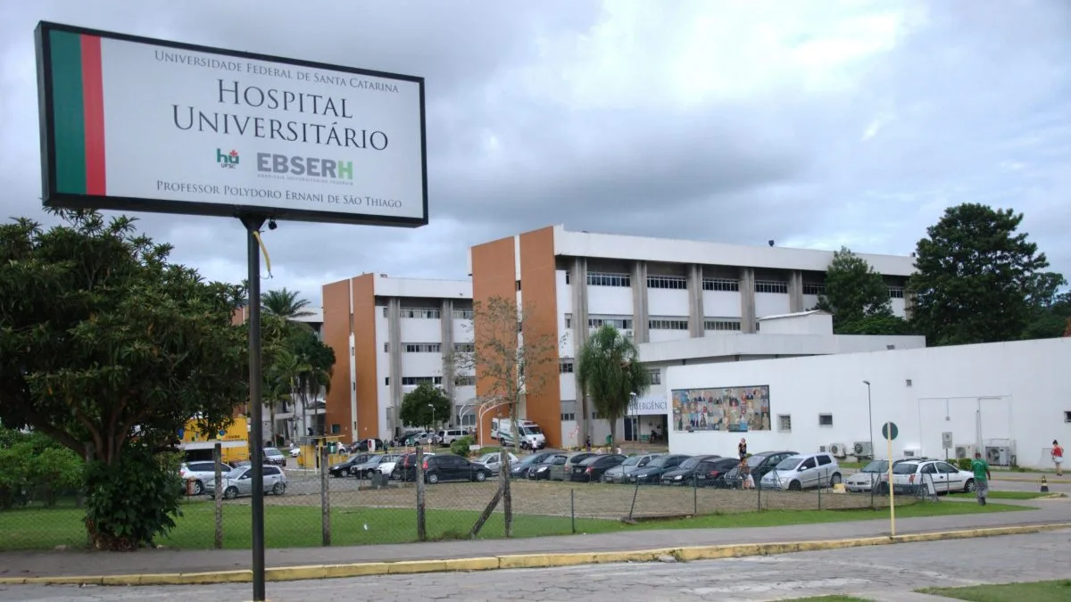 Reforma de 244 m² fecha emergência de hospital universitário para casos leves; atendimento exigirá encaminhamento médico