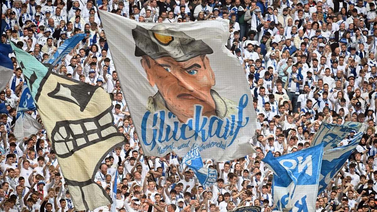Fußball-Bundesliga: Euphorie und Promi-Power: Der „Mythos Schalke“ ist zurück