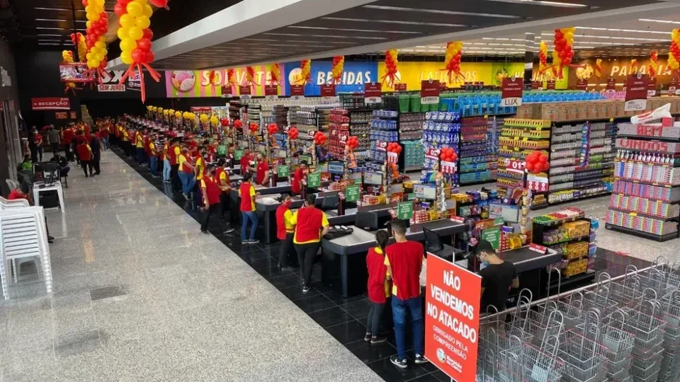 Supermercado servia comida estragada e aplicava escala 9x1