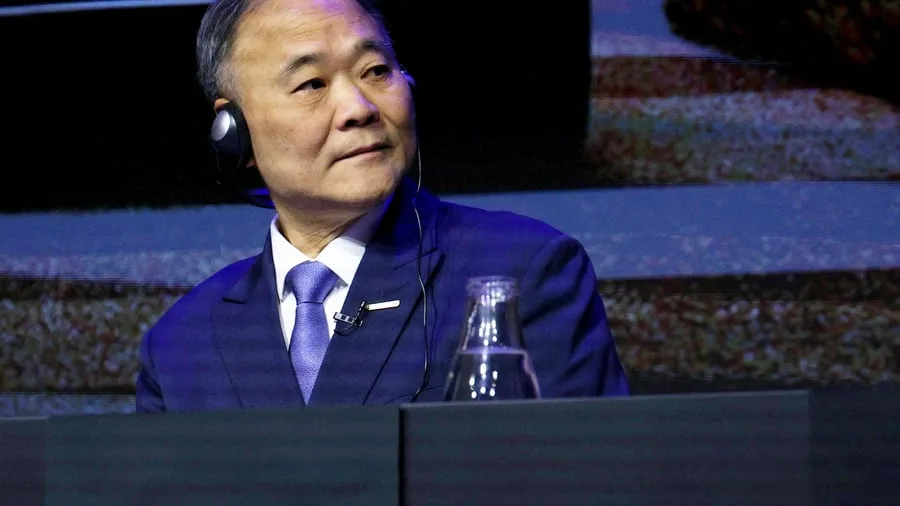 Automobilindustrie: Geely-Gründer Eric Li gibt Spitzenposten auf