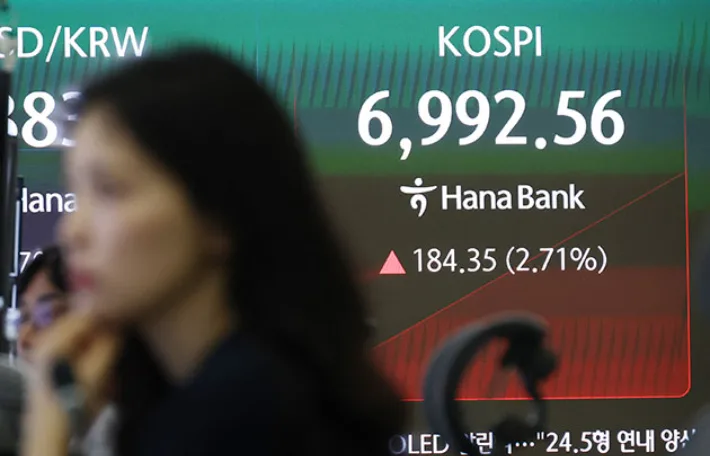 엔비디아 훈풍에 '7천선' 탈환 노리는 코스피…6996 개장