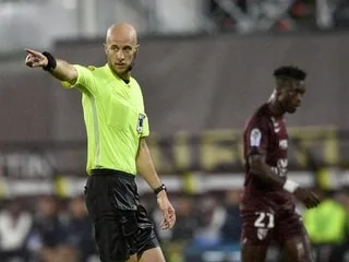 Le syndicat des arbitres français déplore la sanction de la Ligue envers Olivier Létang