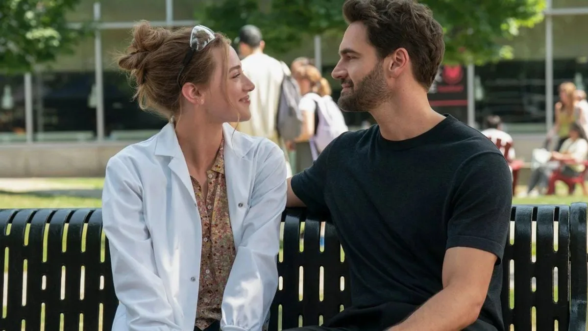 Disponible aujourd’hui sur Prime Video : faut-il voir The Love Hypothesis avec la star de Riverdale ? Notre avis