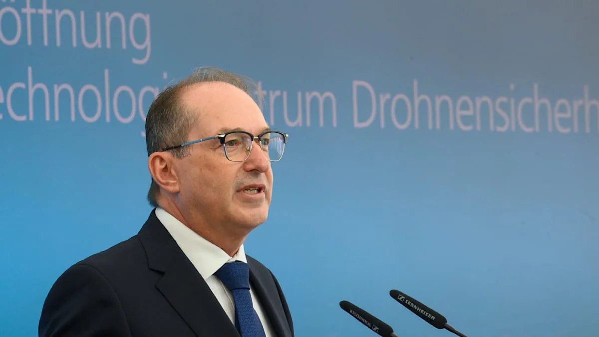 „Ich glaube, man muss von einem Wettrüsten sprechen“, sagt Dobrindt
