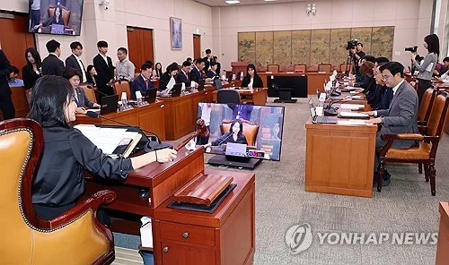 문체위, 암살자(들) 공방…"12세 관람가 왜?"·"인위적 개입 안돼"