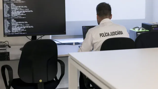 Três toneladas de cocaína apreendidas ao largo de Faro. Suspeito morreu