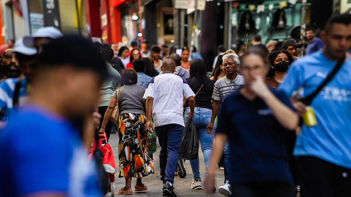 Brasil tem 214,2 milhões de habitantes, diz IBGE