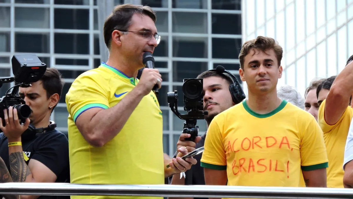 TSE impõe derrota a Flávio e Nikolas por vídeo com crianças contra Lula