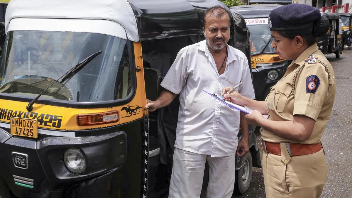 Why are Maharashtra’s auto-rickshaw, taxi drivers being issued notices for lacking Marathi language skills? | Explained