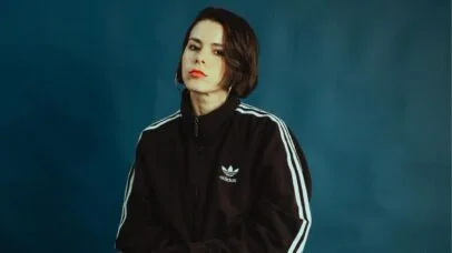 Louise estreia com ‘Notívaga’ após anos cantando ideias alheias