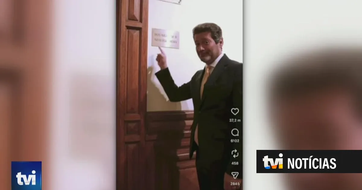 André Ventura mostrou corredores vazios no Parlamento. Foi acusado de criar uma falsa ideia sobre os deputados