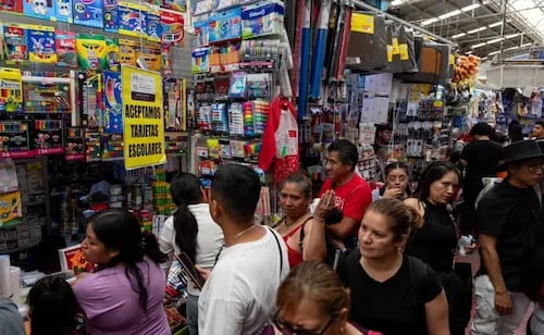 Mesones inicia con retraso la temporada escolar; se convierte en un mar de mochilas y cuadernos