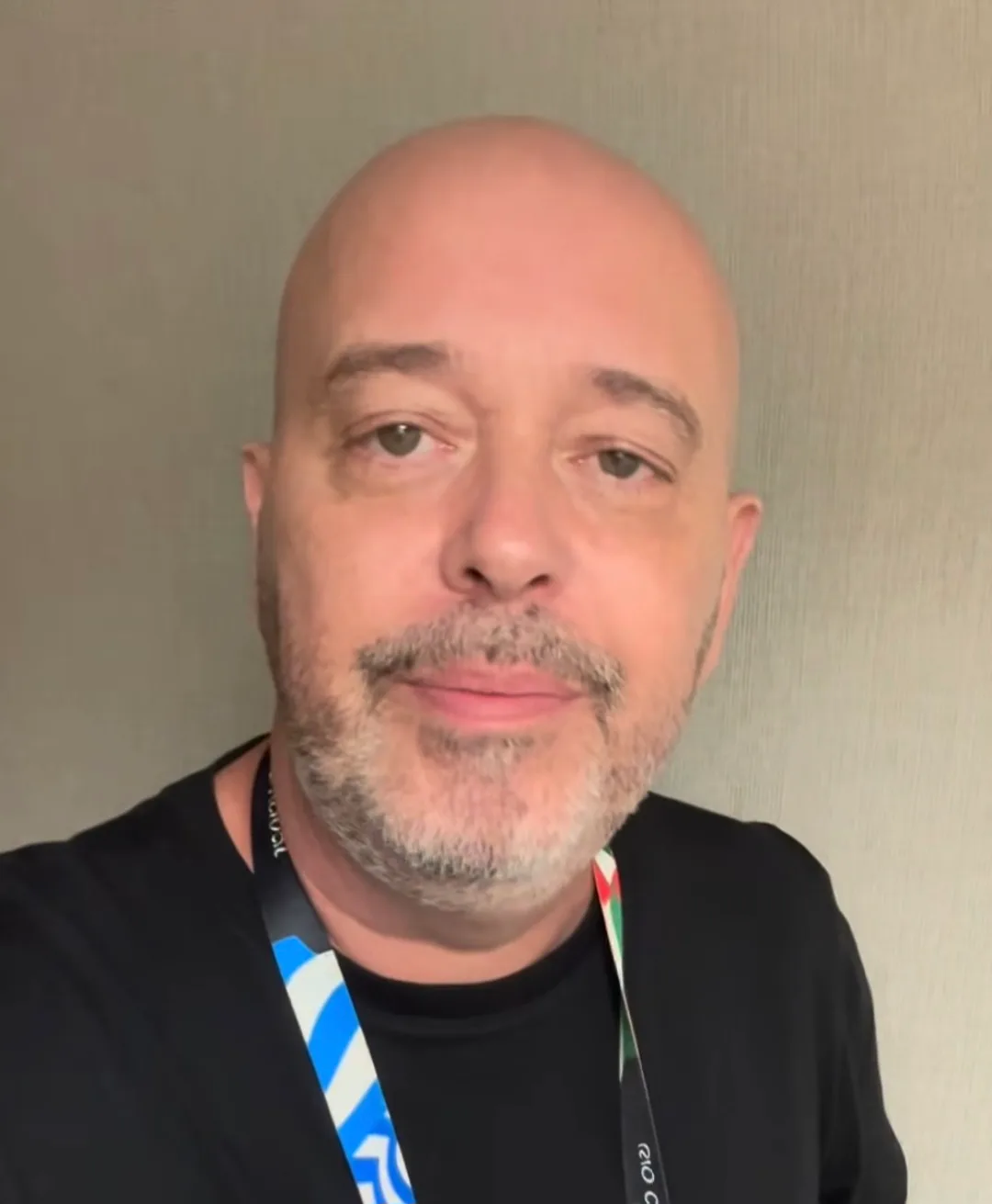 Alex Escobar prevê volta à TV: 'Poderia morrer de infarto, sem saber que tinha tumor'