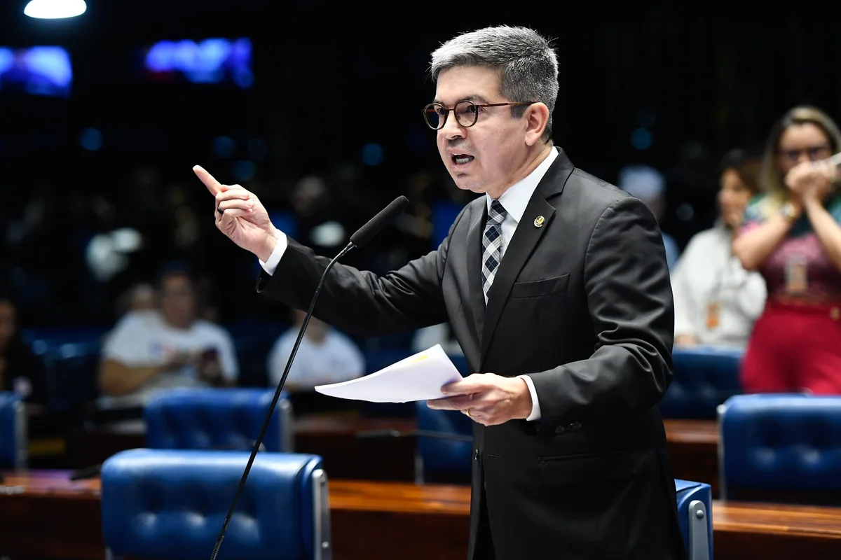 Influente em Brasília, derrotado em 'casa': o revés eleitoral de Randolfe no Amapá