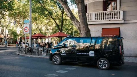 Uber lanza sus robotaxis en Madrid: 20 coches autónomos antes del fin de 2026, pero con un conductor a bordo