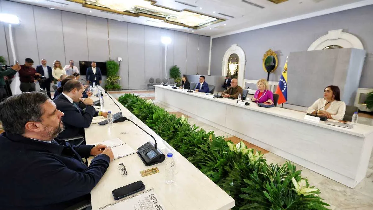 Arranca el tercer ciclo de diálogo entre el oficialismo y la Asamblea Nacional de 2015