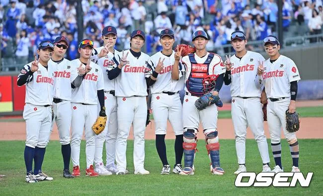 ‘상어의 기운’이 사직까지 왔나…북항 상어 등장 후 롯데 3연승, ‘75승 국대 에이스’ 원태인까지 잡았다 [오!쎈 부산]