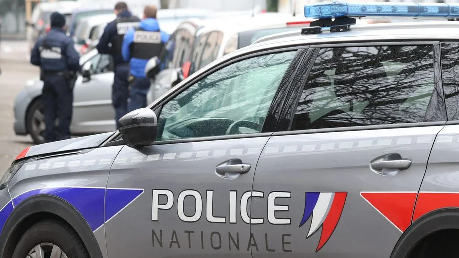 Homme mutilé à la langue et au sexe à Calais : deux femmes et un homme ont été mis en examen