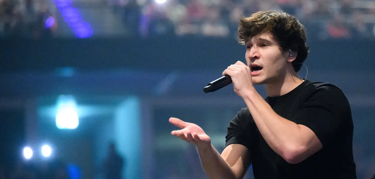 Bauer fährt mit Traktor auf Wincent-Weiss-Fans zu – Zwei Verletzte