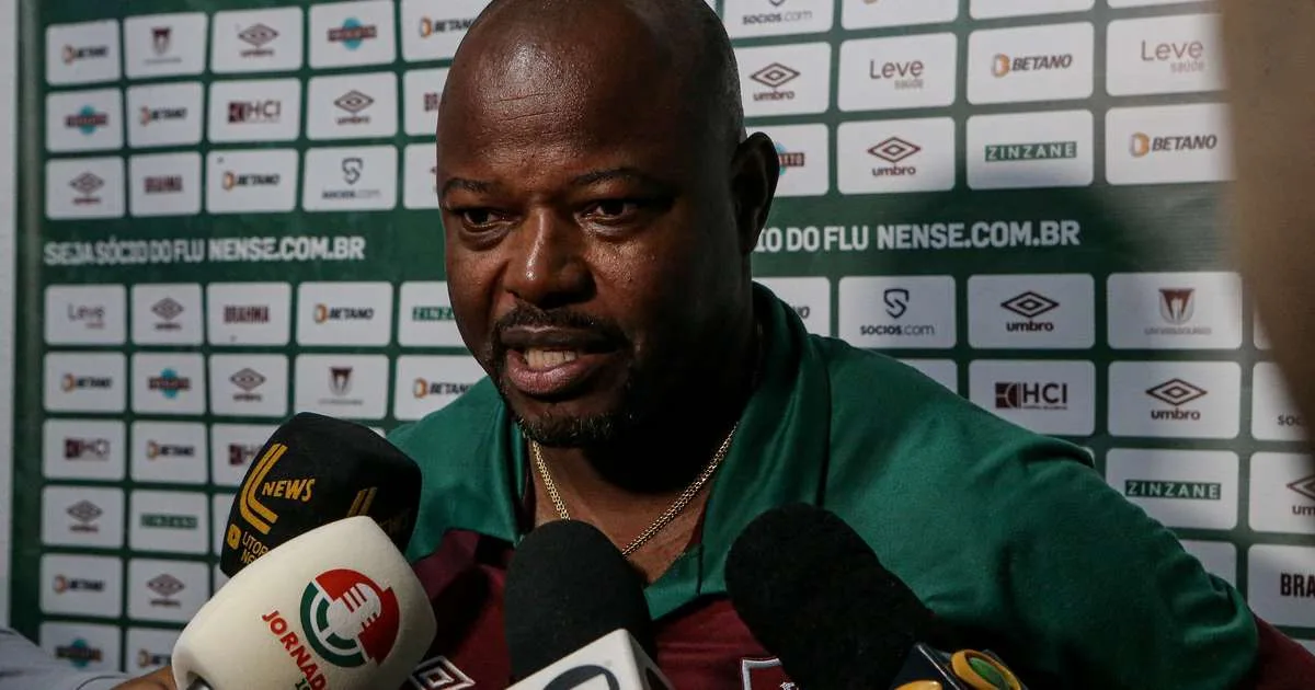 Marcão lamenta saída de Zubeldía, elogia força do elenco e se coloca à disposição do Fluminense